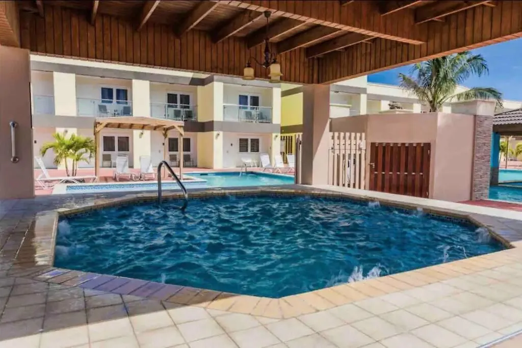 פאלם ביץ' Affordable Family Apartment Only 350 Yards From Eagle Beach